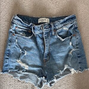 Abercrombie and fitch denim shorts
Mom shirt high rise